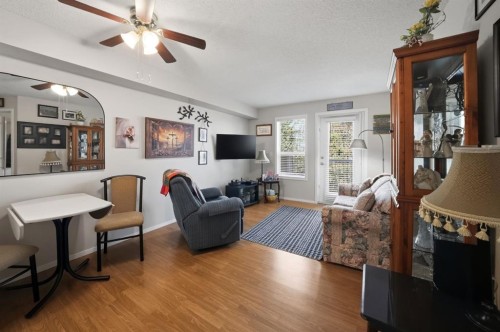 330-56 Carroll Crescent, Red Deer, AB - Indoor Photo Showing Living Room