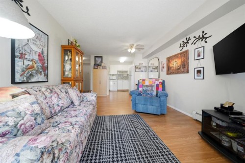 330-56 Carroll Crescent, Red Deer, AB - Indoor Photo Showing Living Room