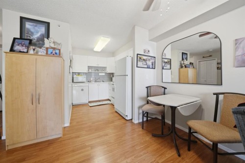 330-56 Carroll Crescent, Red Deer, AB - Indoor Photo Showing Kitchen