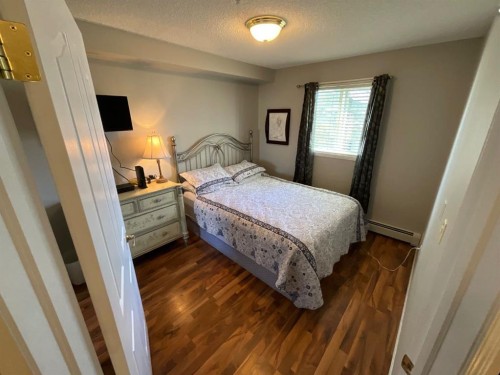214-56 Carroll Crescent, Red Deer, AB - Indoor Photo Showing Bedroom