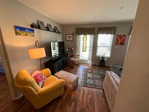 214-56 Carroll Crescent, Red Deer, AB - Indoor Photo Showing Living Room