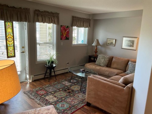 214-56 Carroll Crescent, Red Deer, AB - Indoor Photo Showing Living Room