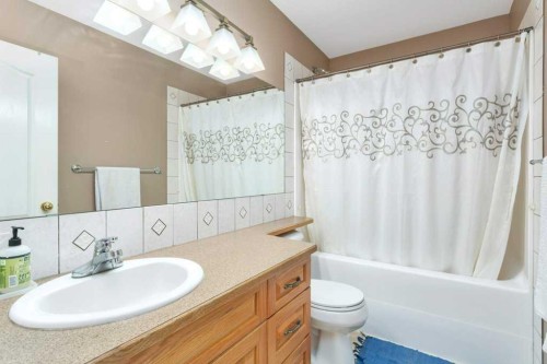 27 Ramage Crescent, Red Deer, AB - Indoor Photo Showing Bathroom
