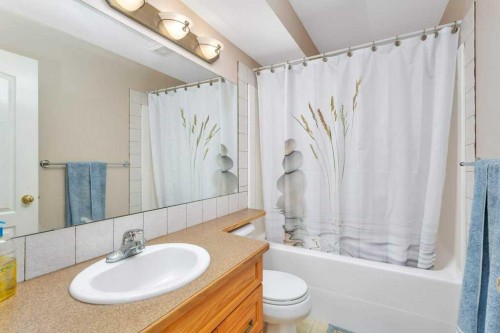 27 Ramage Crescent, Red Deer, AB - Indoor Photo Showing Bathroom