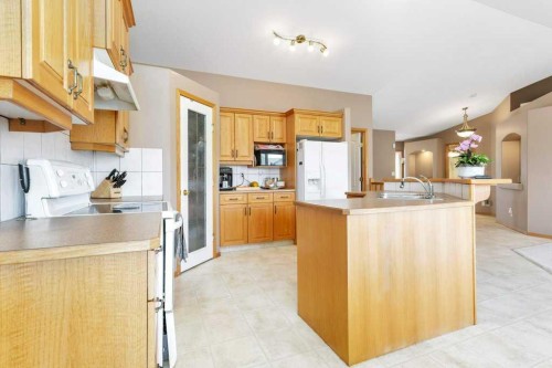 27 Ramage Crescent, Red Deer, AB - Indoor Photo Showing Kitchen