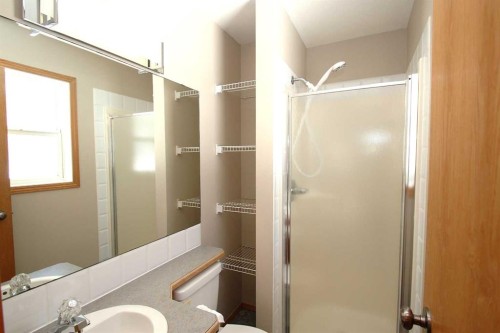 188 Deschner Close, Red Deer, AB - Indoor Photo Showing Bathroom
