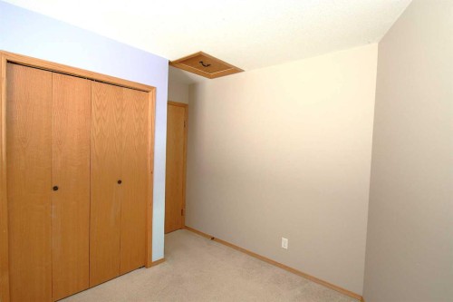 188 Deschner Close, Red Deer, AB - Indoor Photo Showing Other Room
