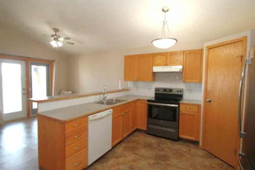 188 Deschner Close, Red Deer, AB - Indoor Photo Showing Kitchen With Double Sink
