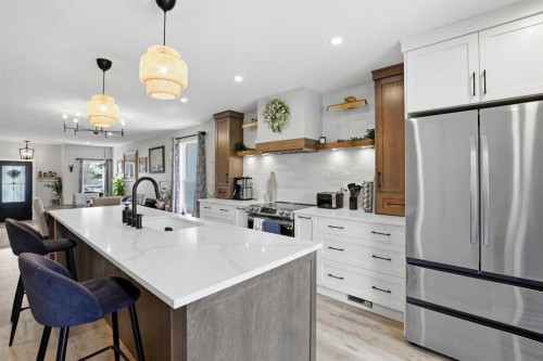 8 Willow Place, Lacombe, AB - Indoor Photo Showing Kitchen With Upgraded Kitchen