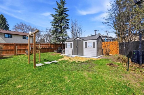 8 Willow Place, Lacombe, AB - Outdoor
