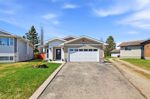 8 Willow Place, Lacombe, AB - Outdoor With Facade