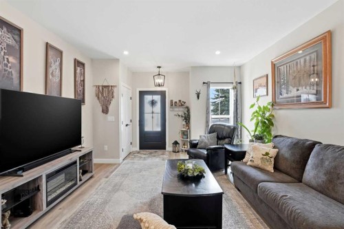 8 Willow Place, Lacombe, AB - Indoor Photo Showing Living Room