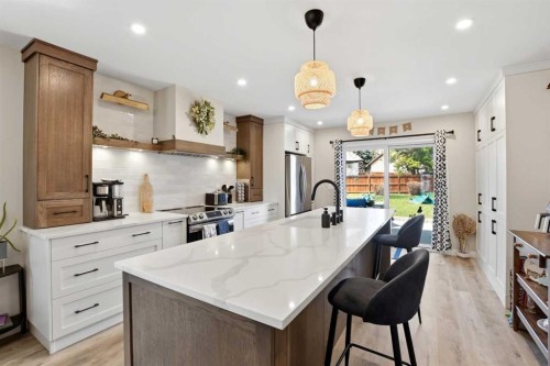 8 Willow Place, Lacombe, AB - Indoor Photo Showing Kitchen With Upgraded Kitchen