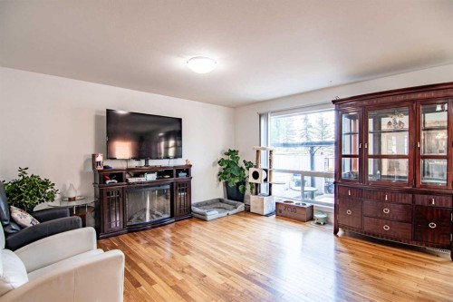 172 Ibbotson Close, Red Deer, AB - Indoor Photo Showing Living Room