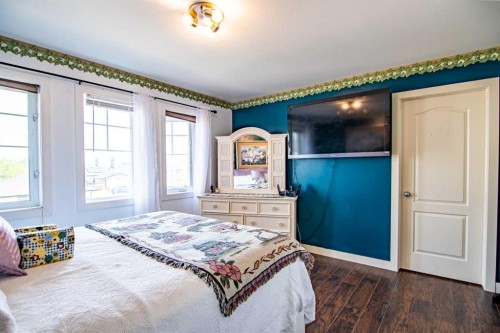 172 Ibbotson Close, Red Deer, AB - Indoor Photo Showing Bedroom