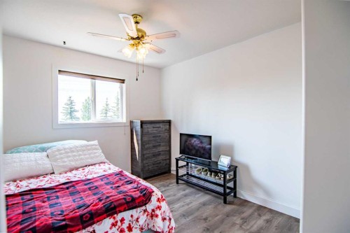 172 Ibbotson Close, Red Deer, AB - Indoor Photo Showing Bedroom