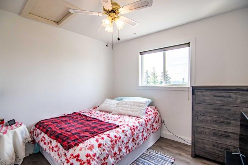 172 Ibbotson Close, Red Deer, AB - Indoor Photo Showing Bedroom