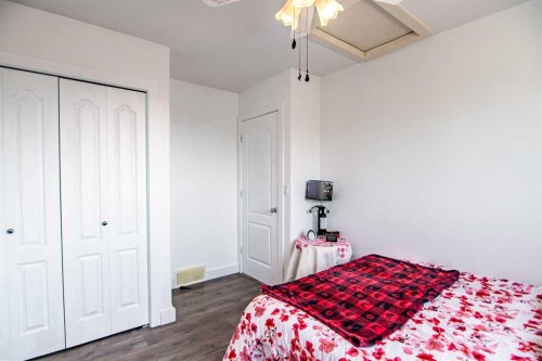 172 Ibbotson Close, Red Deer, AB - Indoor Photo Showing Bedroom