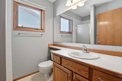 139 Donnelly Crescent, Red Deer, AB - Indoor Photo Showing Bathroom