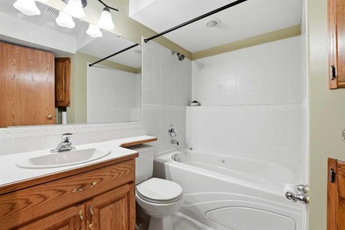139 Donnelly Crescent, Red Deer, AB - Indoor Photo Showing Bathroom