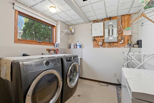139 Donnelly Crescent, Red Deer, AB - Indoor Photo Showing Laundry Room