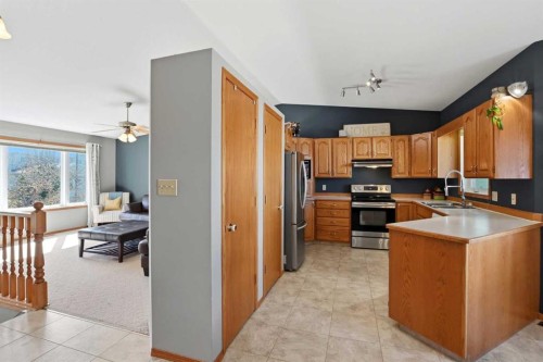 139 Donnelly Crescent, Red Deer, AB - Indoor Photo Showing Kitchen With Double Sink