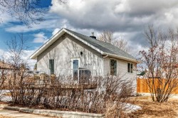 5602 51 Avenue Lacombe, AB T4L 1K9