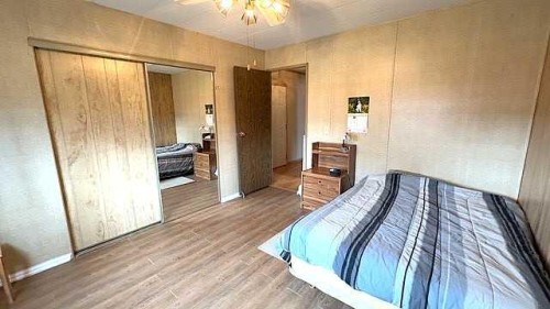 4908 46 Street, Hardisty, AB - Indoor Photo Showing Bedroom
