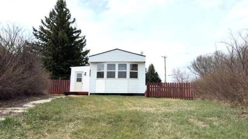 4908 46 Street, Hardisty, AB - Outdoor