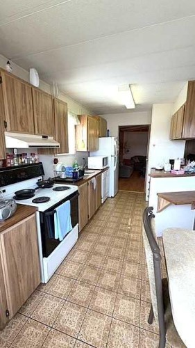 4908 46 Street, Hardisty, AB - Indoor Photo Showing Kitchen With Double Sink