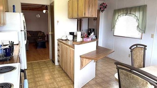 4908 46 Street, Hardisty, AB - Indoor Photo Showing Kitchen