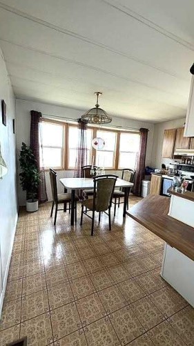 4908 46 Street, Hardisty, AB - Indoor