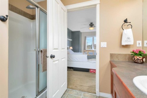 100 Wade Close, Red Deer, AB - Indoor Photo Showing Bathroom