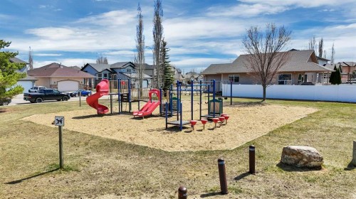 100 Wade Close, Red Deer, AB - Outdoor