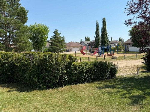 100 Wade Close, Red Deer, AB - Outdoor