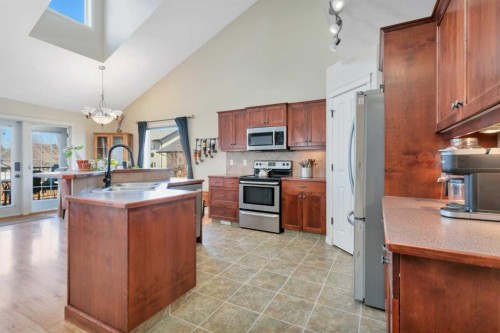100 Wade Close, Red Deer, AB - Indoor Photo Showing Kitchen With Stainless Steel Kitchen