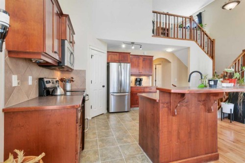 100 Wade Close, Red Deer, AB - Indoor Photo Showing Kitchen