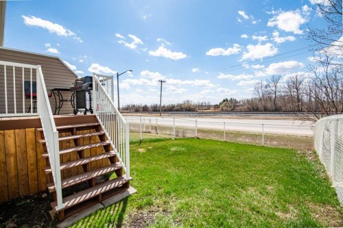 6-2002 22 Avenue, Bowden, AB - Outdoor