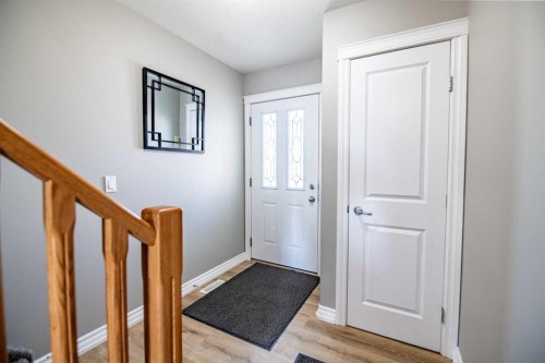 6-2002 22 Avenue, Bowden, AB - Indoor Photo Showing Other Room