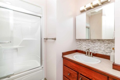 49 Kirkland Drive, Red Deer, AB - Indoor Photo Showing Bathroom