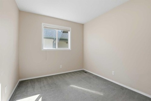 2 Lewis Close, Red Deer, AB - Indoor Photo Showing Other Room
