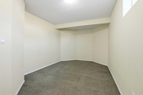 2 Lewis Close, Red Deer, AB - Indoor Photo Showing Other Room