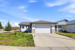 2 Lewis Close Red Deer, AB T4R 3E4