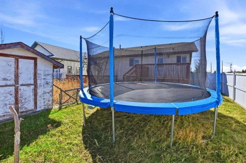2 Lewis Close, Red Deer, AB - Outdoor