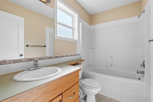 2 Lewis Close, Red Deer, AB - Indoor Photo Showing Bathroom