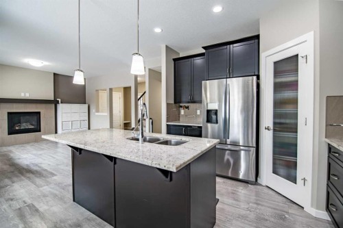 22 Caribou Crescent, Red Deer, AB - Indoor Photo Showing Kitchen With Double Sink With Upgraded Kitchen