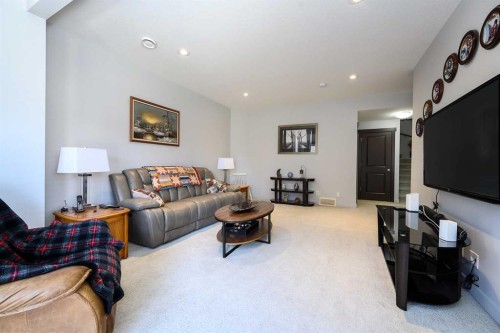 20 Ingle Close, Red Deer, AB - Indoor Photo Showing Living Room