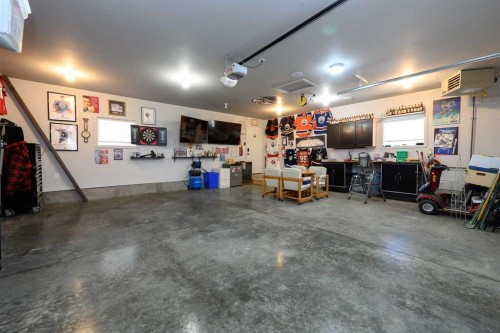 20 Ingle Close, Red Deer, AB - Indoor Photo Showing Garage