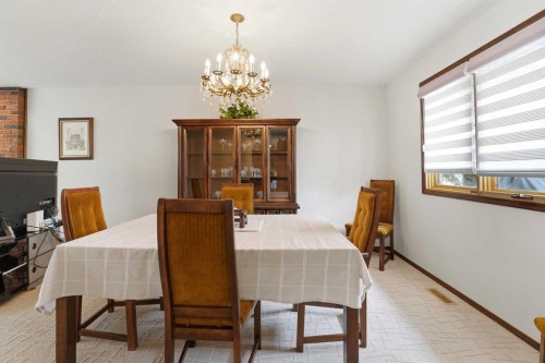 77 Allan Close, Red Deer, AB - Indoor Photo Showing Dining Room