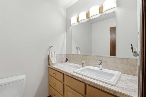 77 Allan Close, Red Deer, AB - Indoor Photo Showing Bathroom